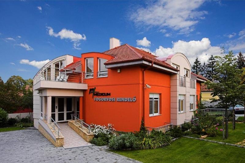 Promedicum Panzio Hotel Veszprem Exterior photo